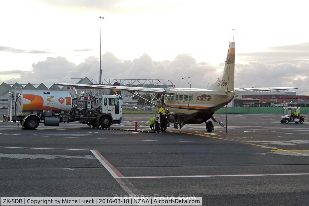 ZK-SDB, 2009 Cessna 208B Grand Caravan C/N 208B2089, Early morning fuelling