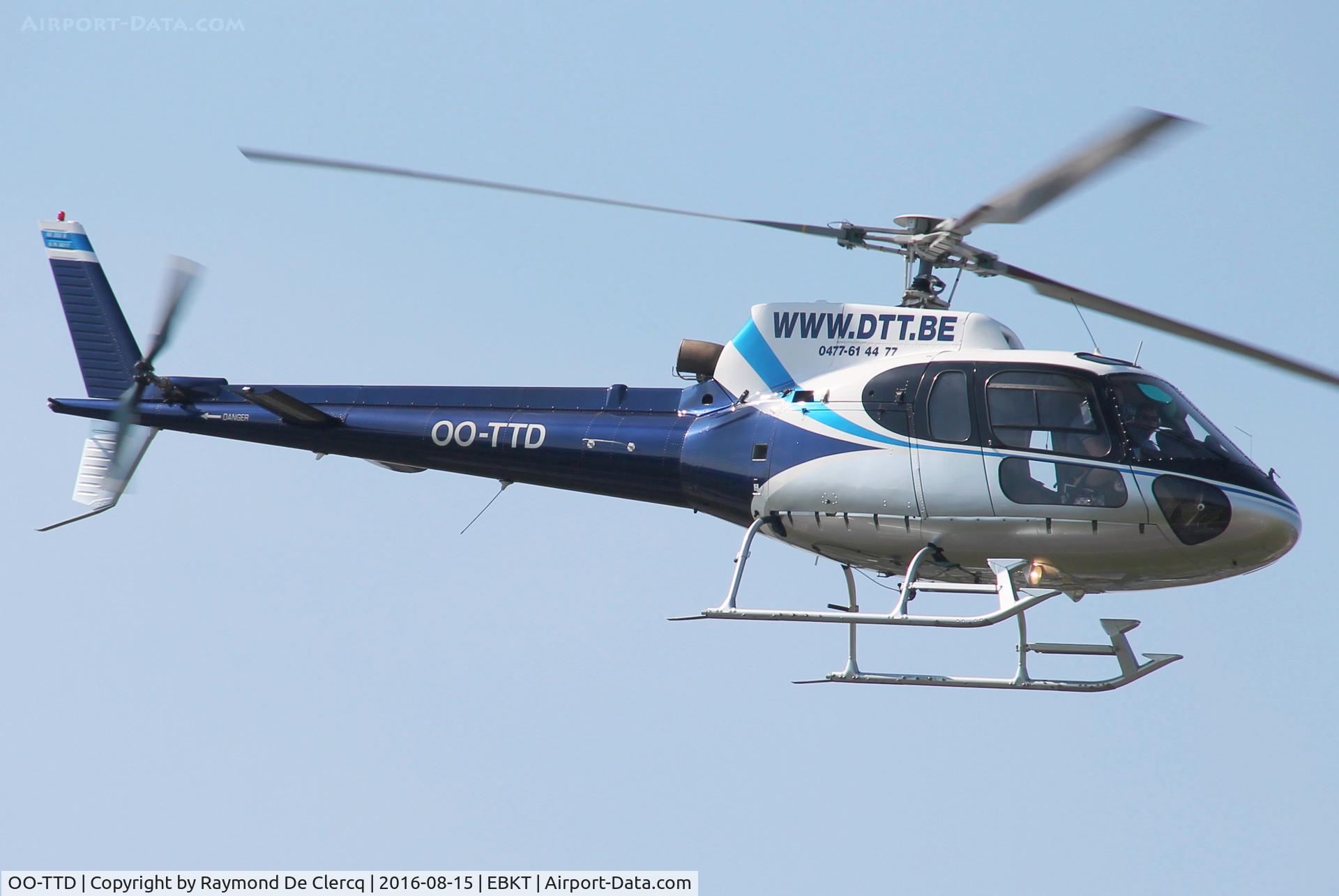 OO-TTD, Eurocopter AS-350BA Ecureuil C/N 9017, Going to land at Wevelgem.