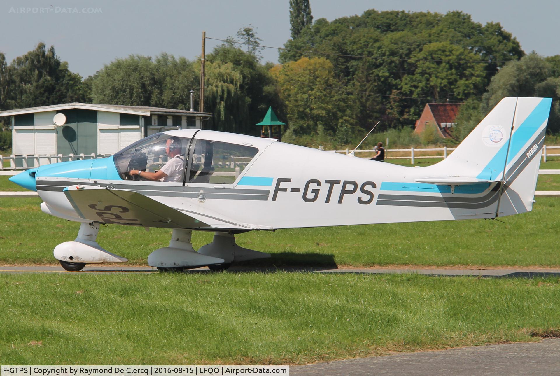 F-GTPS, Robin DR-400-120 Dauphin 2+2 C/N 2427, Taxiing.