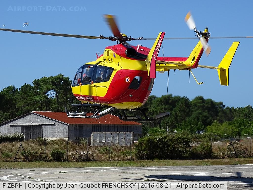 F-ZBPH, Eurocopter-Kawasaki EC-145 (BK-117C-2) C/N 9015, DRAGON 33 / landing Lacanau beach DZ