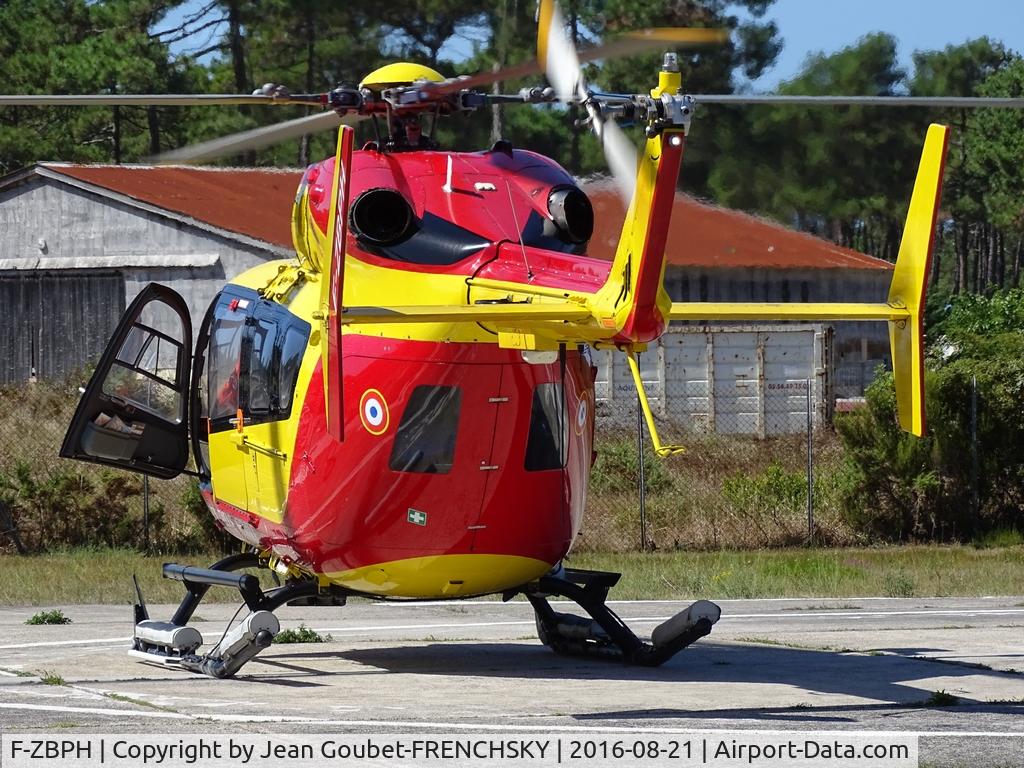 F-ZBPH, Eurocopter-Kawasaki EC-145 (BK-117C-2) C/N 9015, DRAGON 33 / landing Lacanau beach DZ