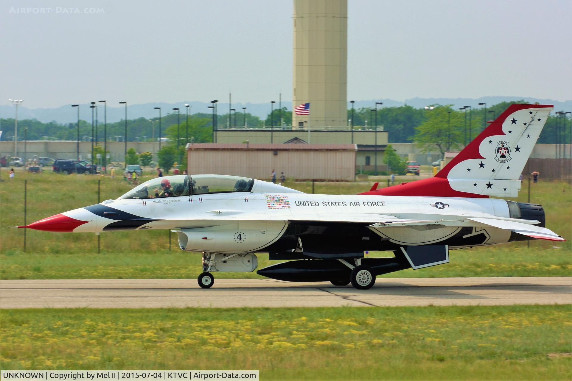 UNKNOWN, General Dynamics F-16C Fighting Falcon C/N Unknown, USAF Thunderbirds - 2015 National Cherry Festival Air Show