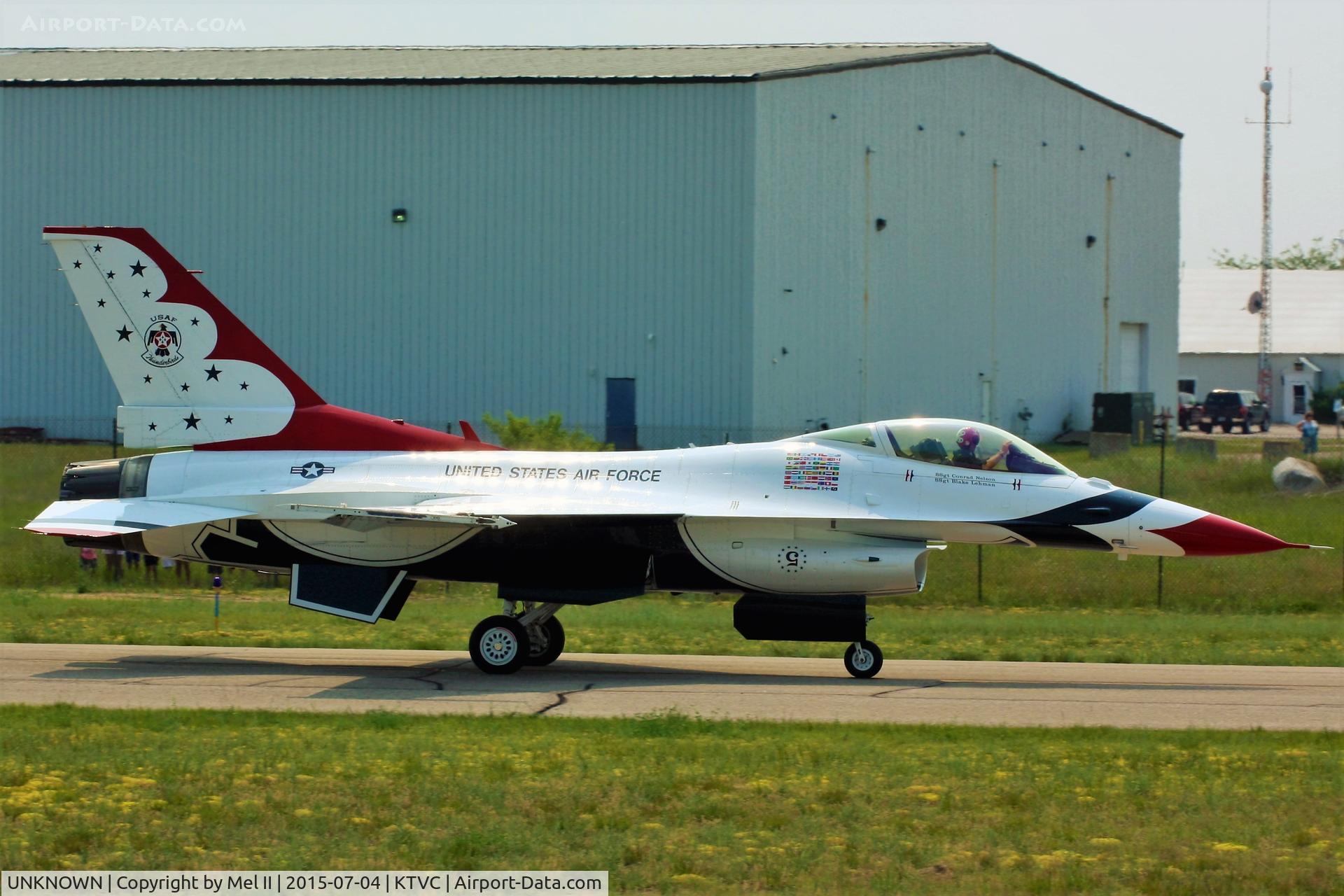 UNKNOWN, General Dynamics F-16C Fighting Falcon C/N Unknown, USAF Thunderbirds - 2015 National Cherry Festival Air Show
