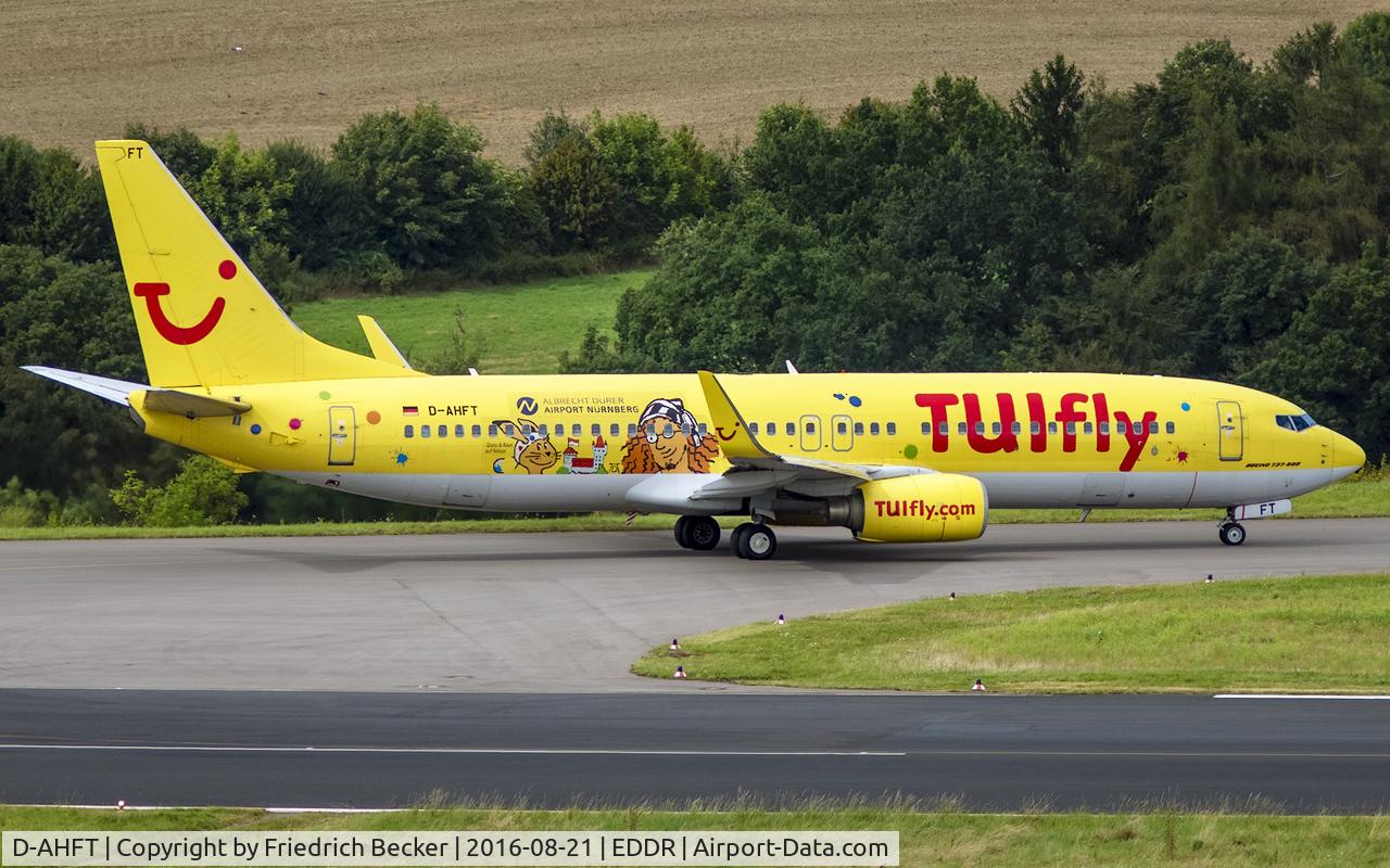 D-AHFT, 2000 Boeing 737-8K5 C/N 30413, taxying to the gate