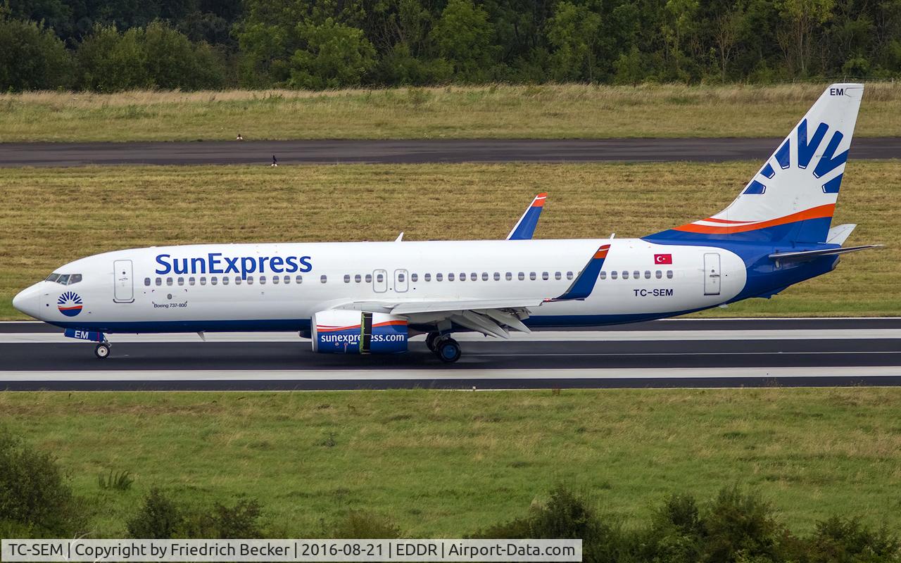 TC-SEM, 2015 Boeing 737-8HC C/N 61173, decelerating after touchdown