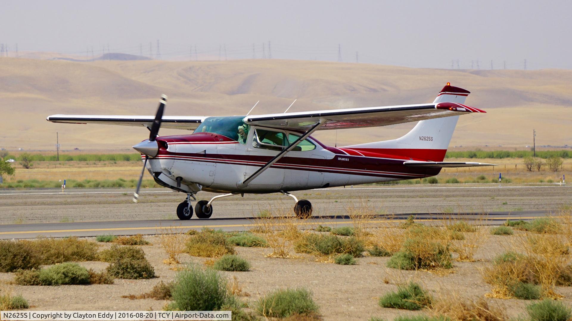 N2625S, 1979 Cessna TR182 Turbo Skylane RG C/N R18201350, N2526S at Tracy airport in California. 2016.