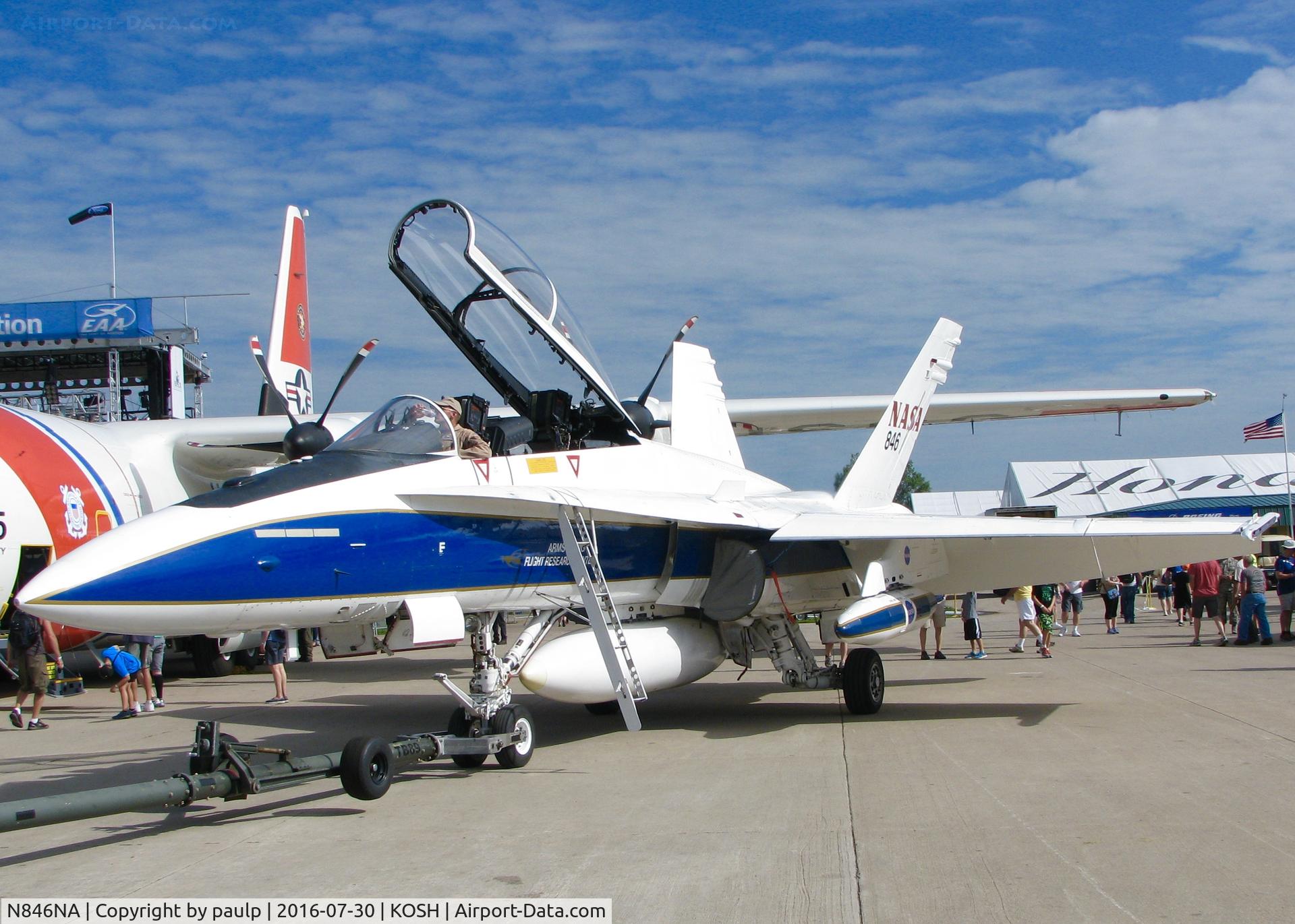 N846NA, McDonnell Douglas F/A-18B Hornet C/N 23, AirVenture 2016.