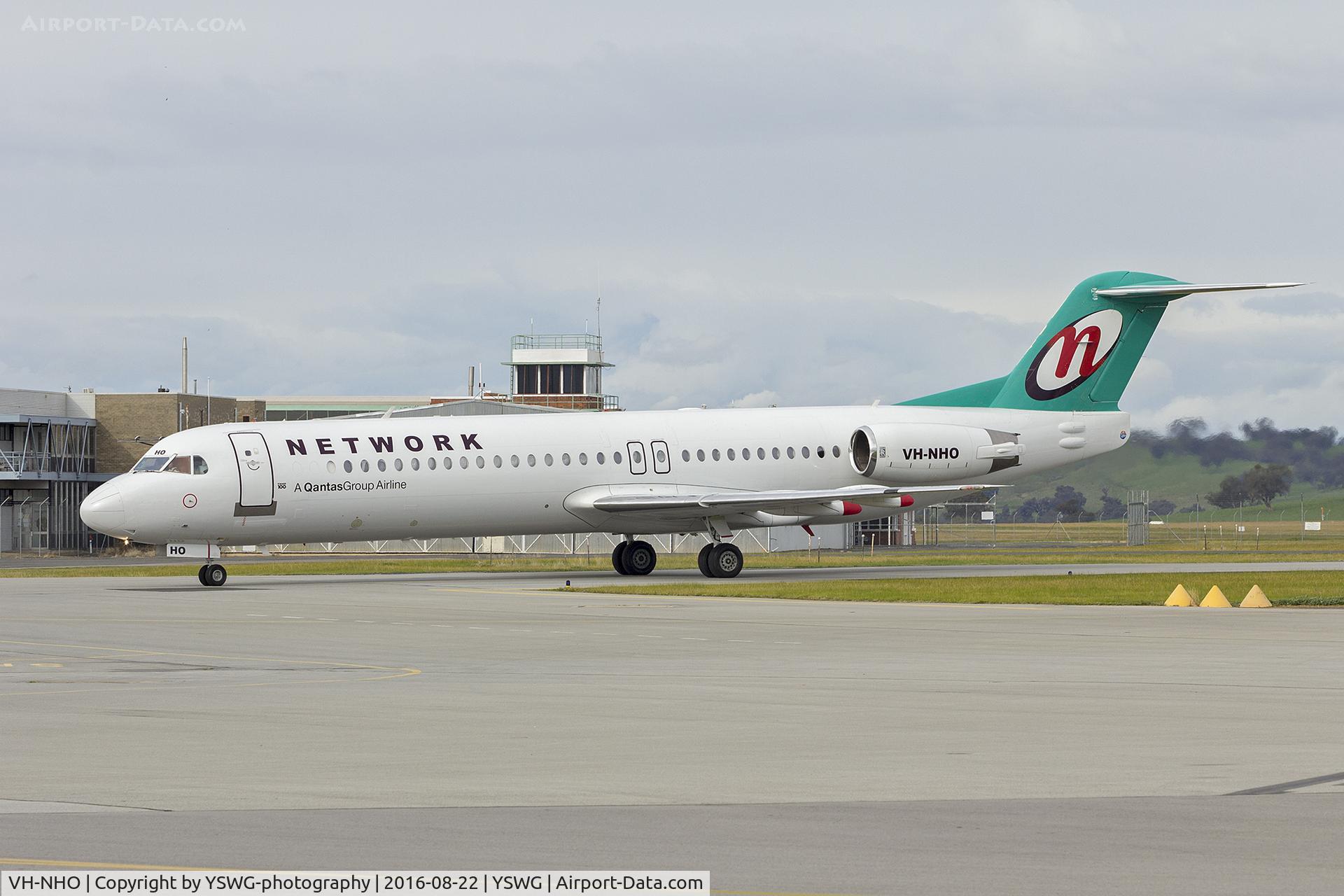 VH-NHO, 1990 Fokker 100 (F-28-0100) C/N 11312, Network Aviation (VH-NHO) Fokker 100 taxiing at Wagga Wagga Airport.