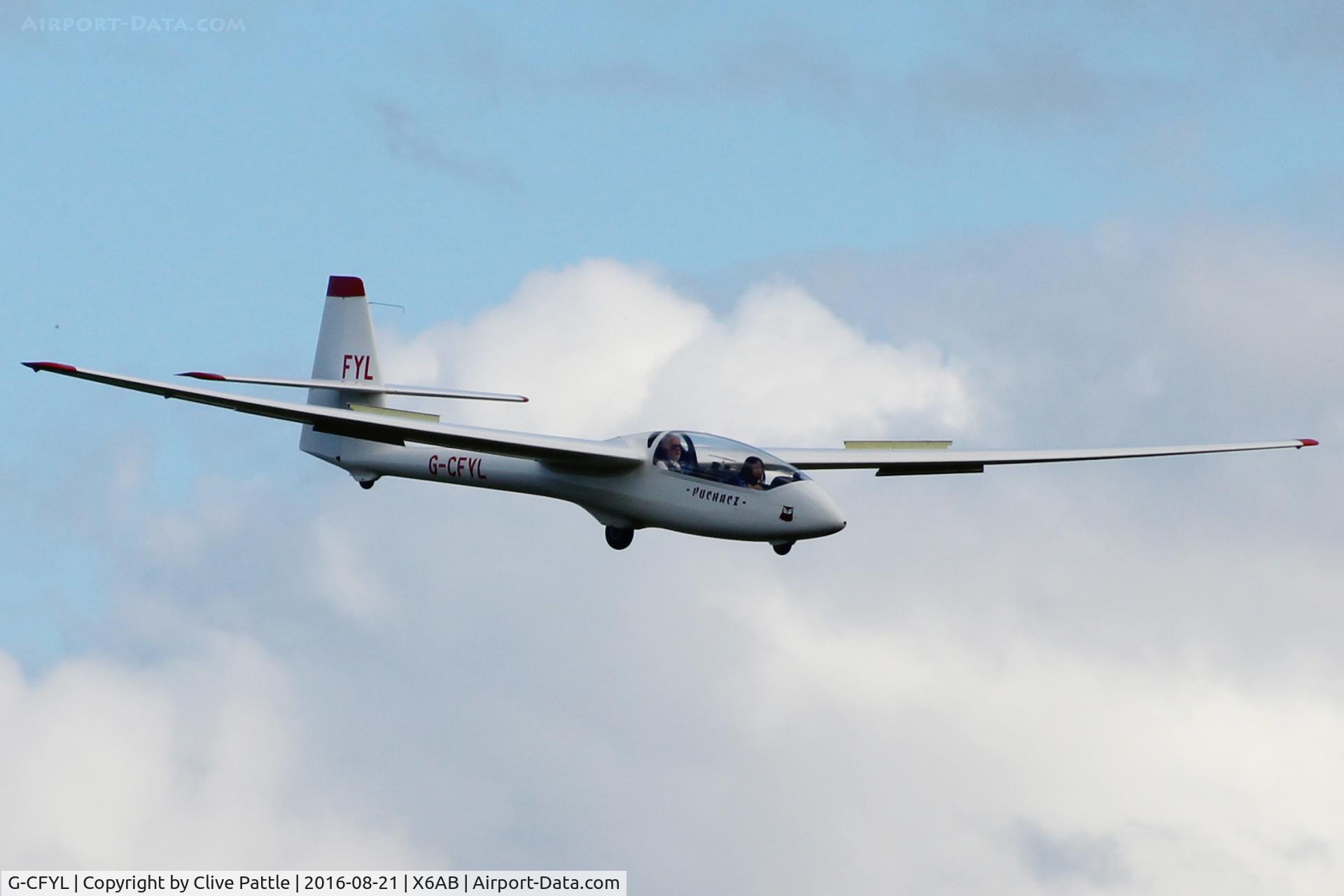 G-CFYL, 1990 PZL-Bielsko SZD-50-3 Puchacz C/N B-1990, On approach at Aboyne