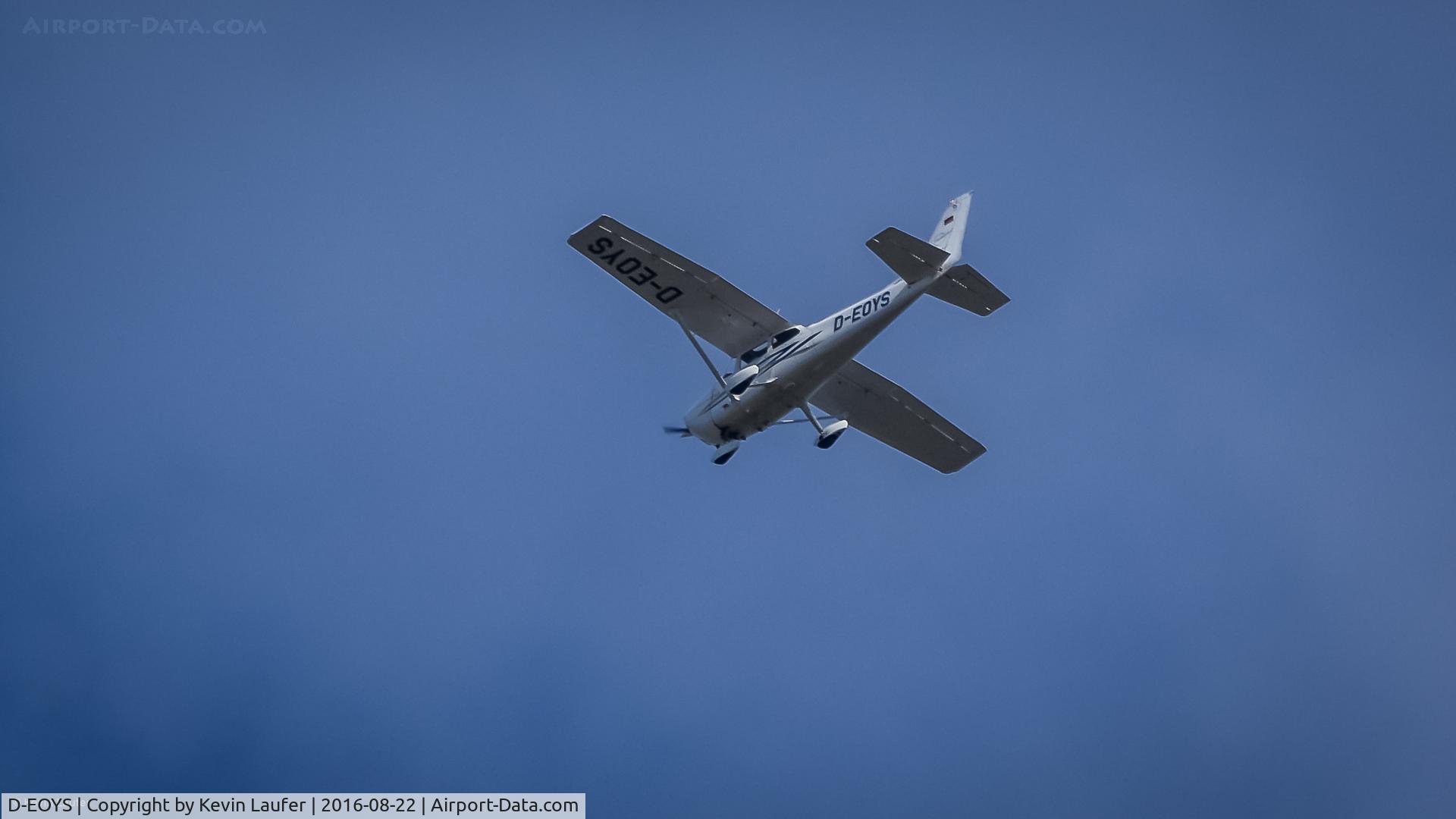 D-EOYS, 1978 Cessna 172N C/N 17269857, Über Günzburg gesehen.