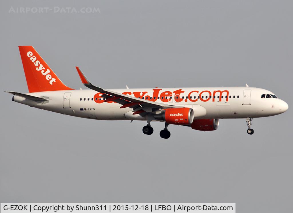 G-EZOK, 2015 Airbus A320-214 C/N 6568, Landing rwy 14L