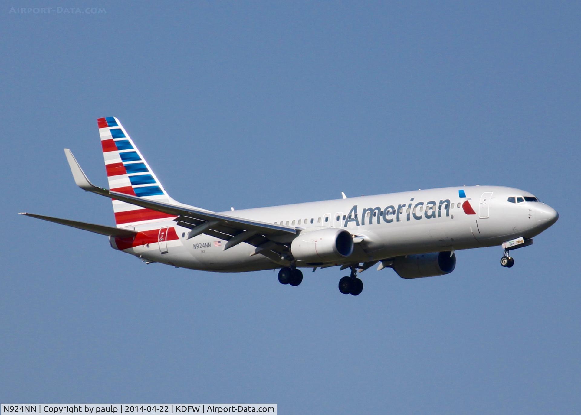 N924NN, 2013 Boeing 737-823 C/N 33486, AtDFW.