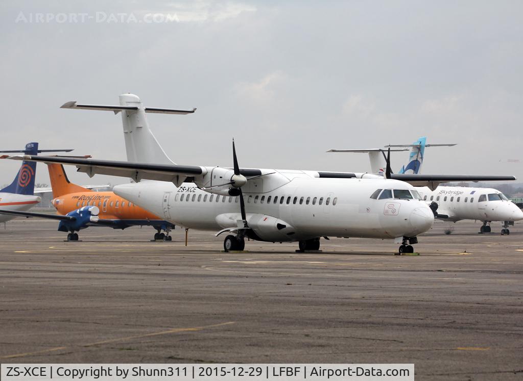 ZS-XCE, 1993 ATR 72-202 C/N 396, Parked in all white c/s without titles...