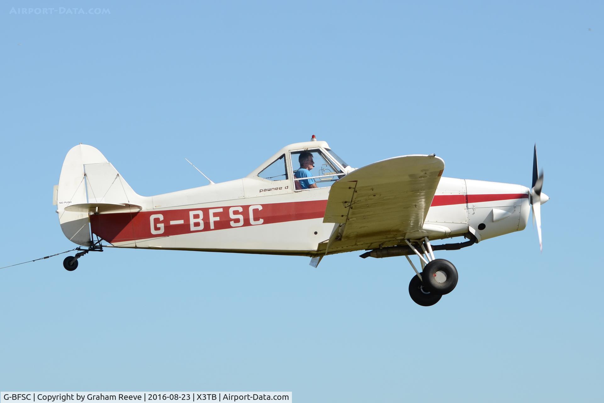 G-BFSC, 1976 Piper PA-25-235 Pawnee C/N 25-7656068, Landing at Tibenham.