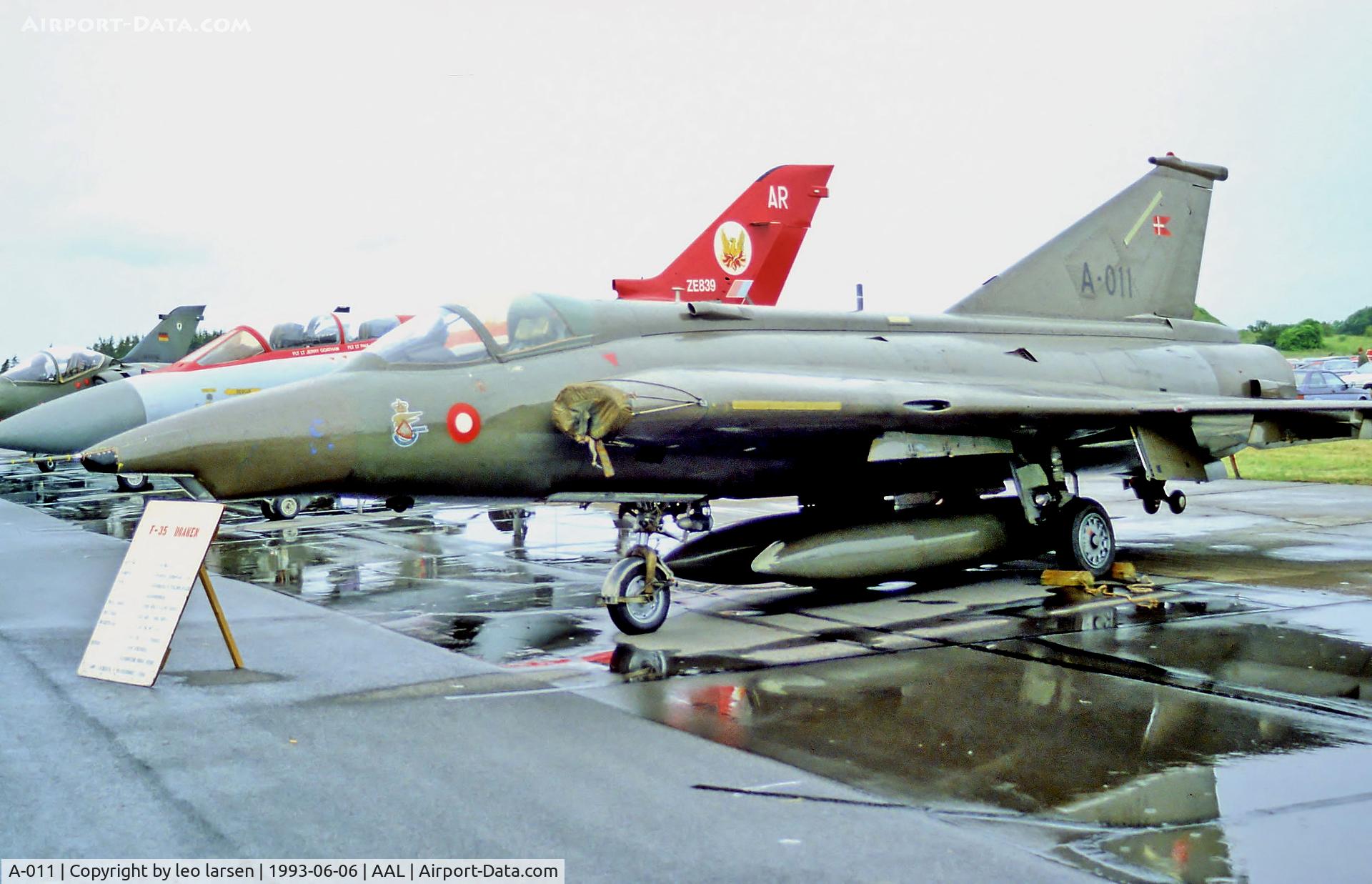 A-011, 1971 Saab F-35 Draken C/N 35-1011, Aalborg RDAF open house 6.6.93