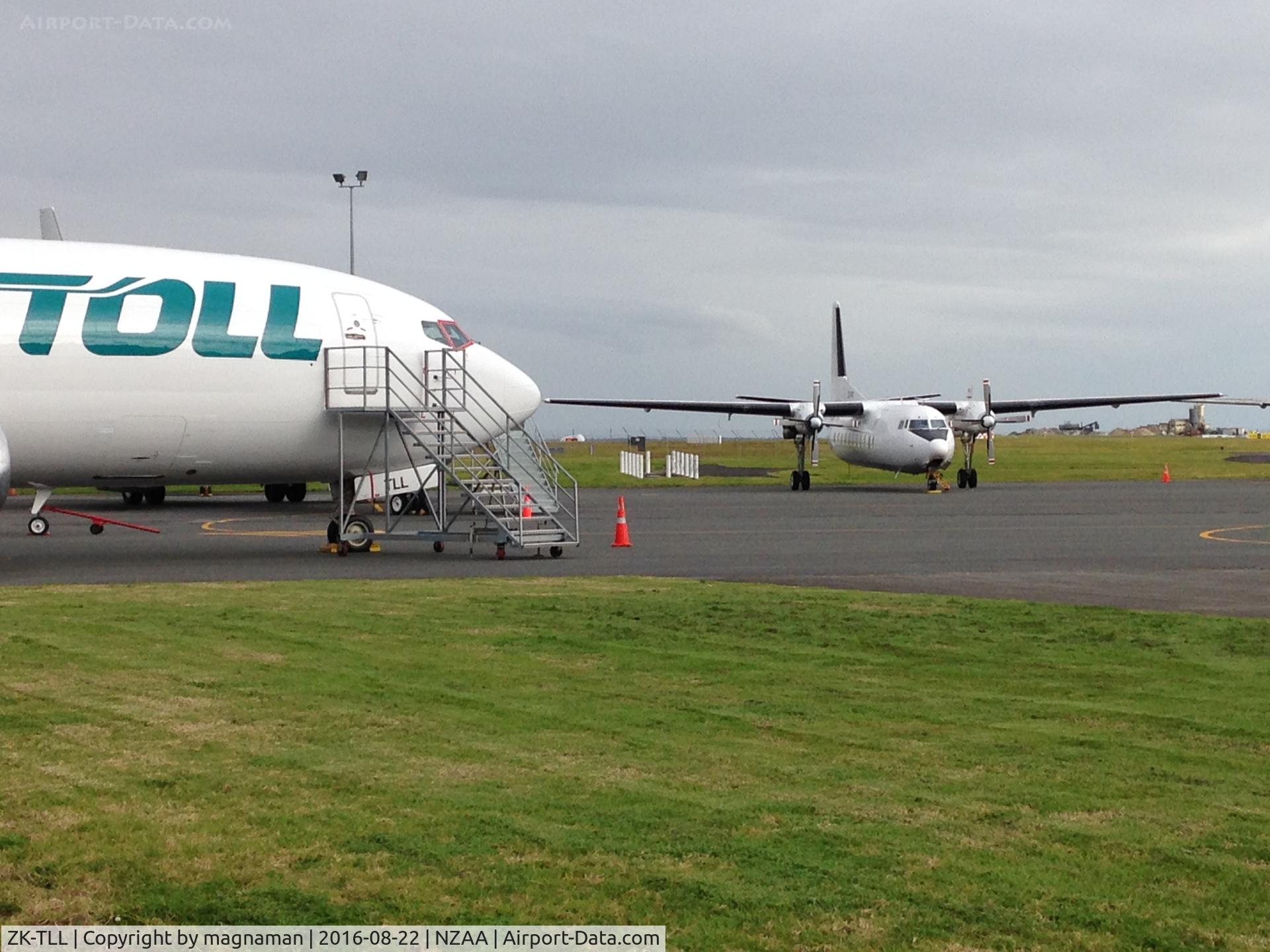 ZK-TLL, 1991 Boeing 737-484 C/N 25362, At AKL awaiting delivery to Toll in Australia.

Has TLL on nosewheel doors.

These 737s are also replacing old F27s in NZ - ZK-POH in background awaiting its fate.