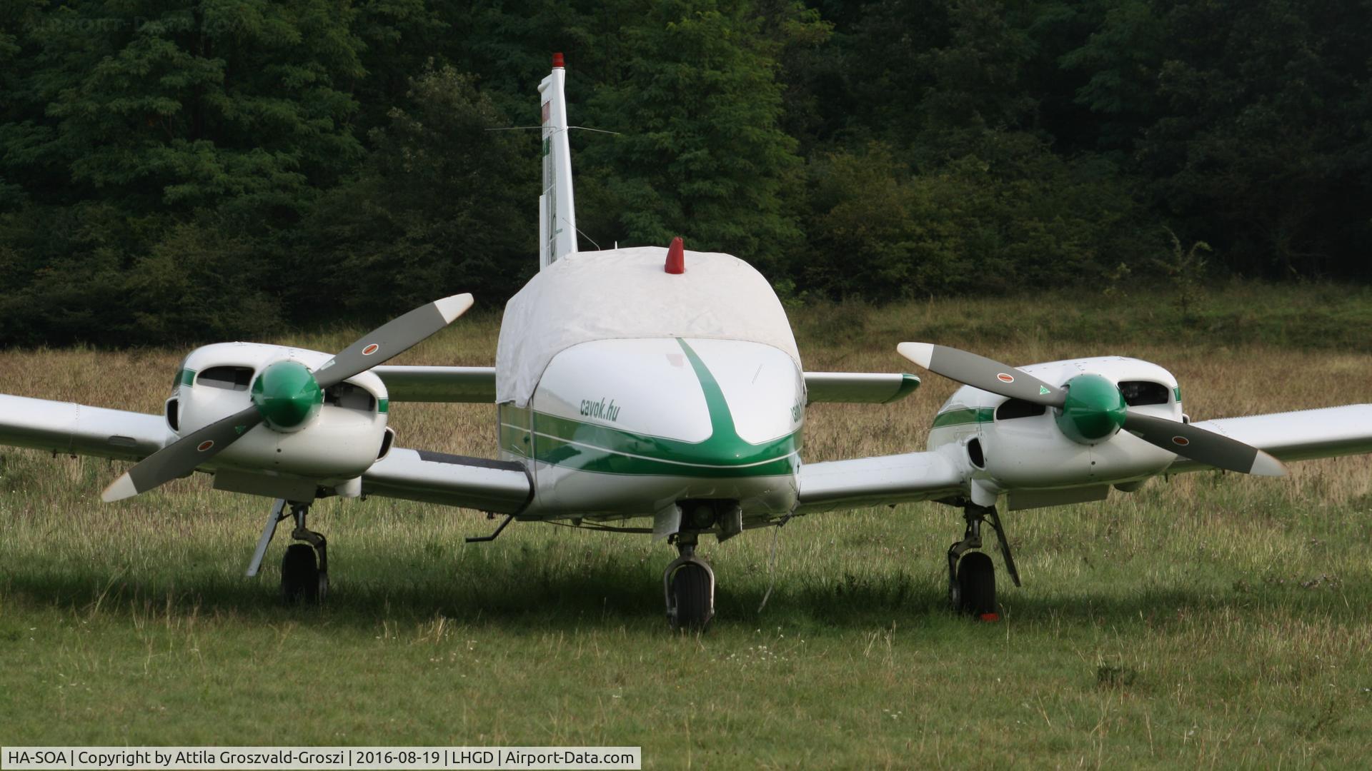 HA-SOA, Piper PA-34-200T Seneca C/N 34-7250186, Gödöllö Airfield, Hungary