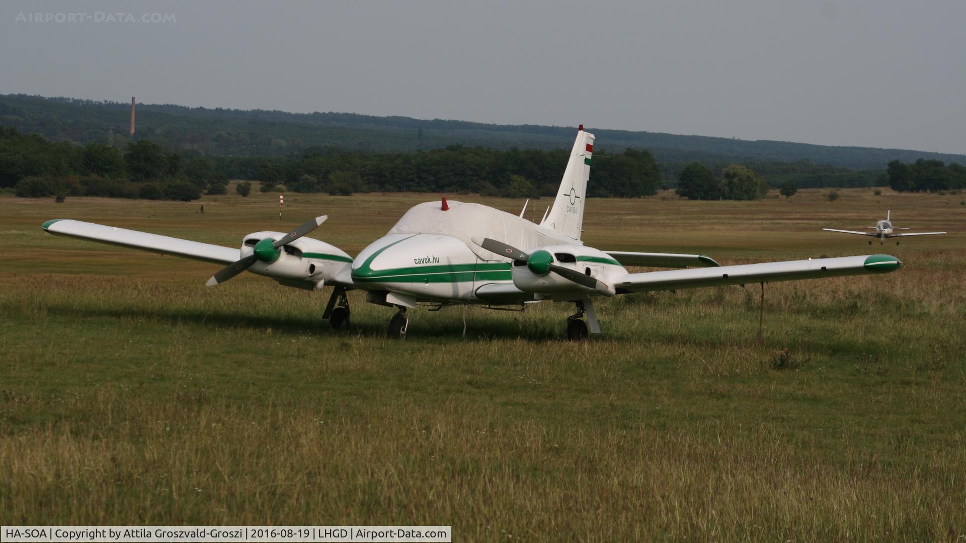 HA-SOA, Piper PA-34-200T Seneca C/N 34-7250186, Gödöllö Airfield, Hungary