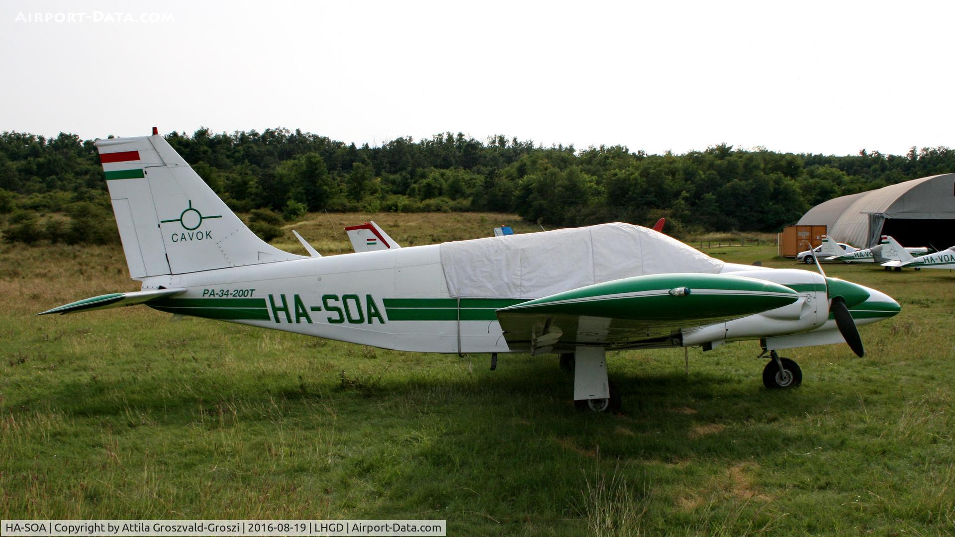 HA-SOA, Piper PA-34-200T Seneca C/N 34-7250186, Gödöllö Airfield, Hungary