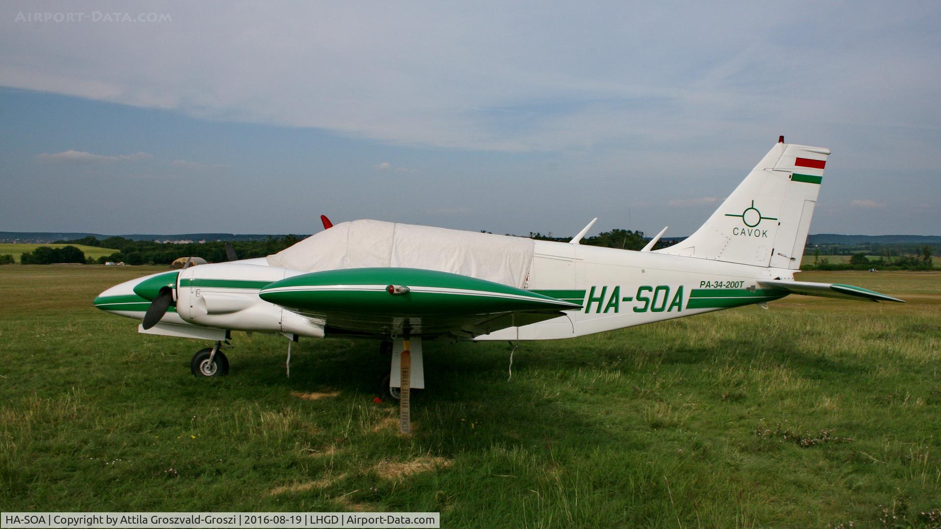 HA-SOA, Piper PA-34-200T Seneca C/N 34-7250186, Gödöllö Airfield, Hungary