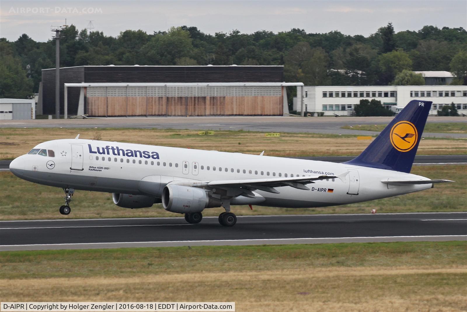 D-AIPR, 1990 Airbus A320-211 C/N 111, Up and away for a short jump to MUC....