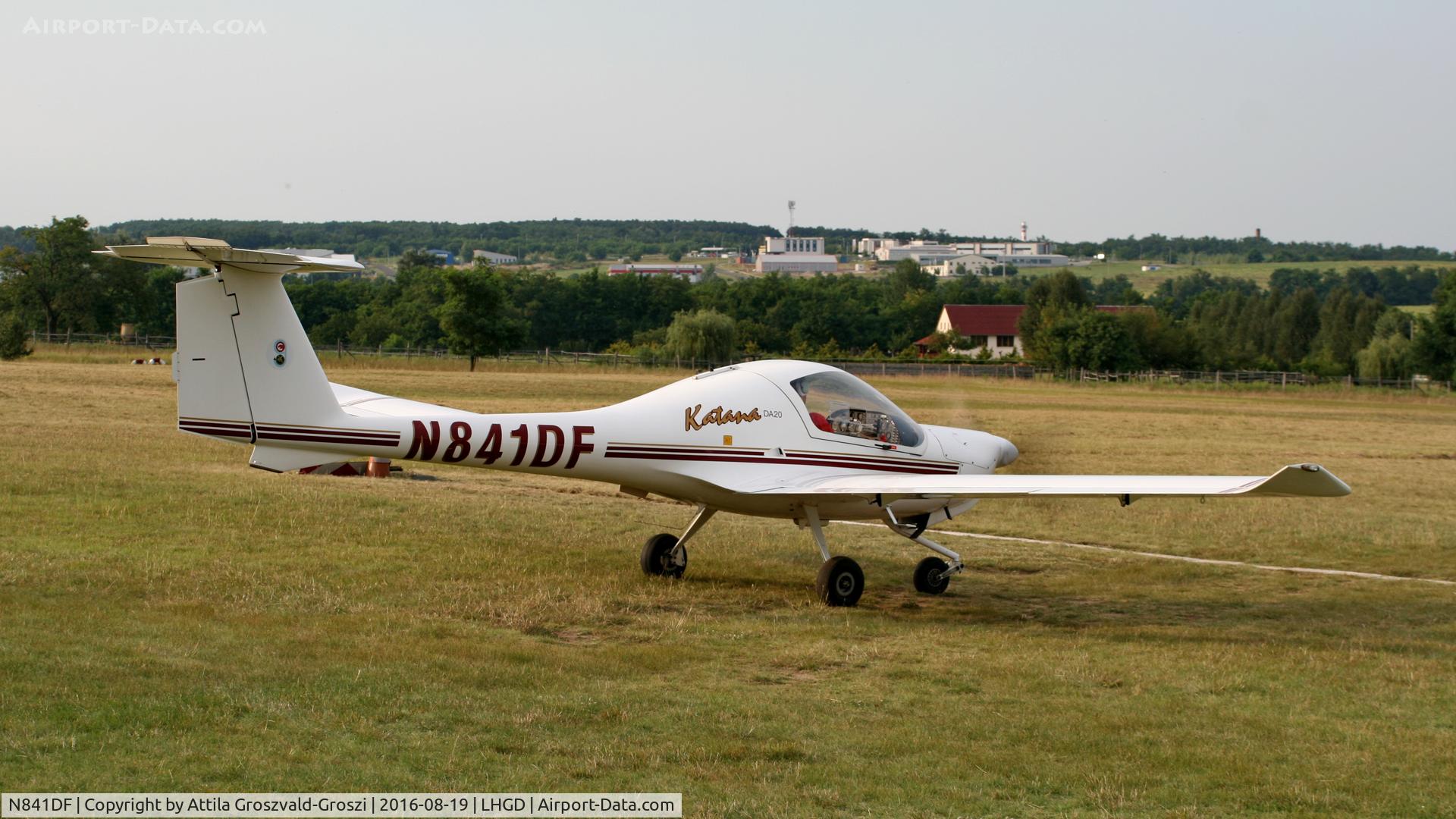 N841DF, 1995 Diamond DA-20A-1 Katana C/N 10068, Gödöllö Airport – LHGD – Hungary