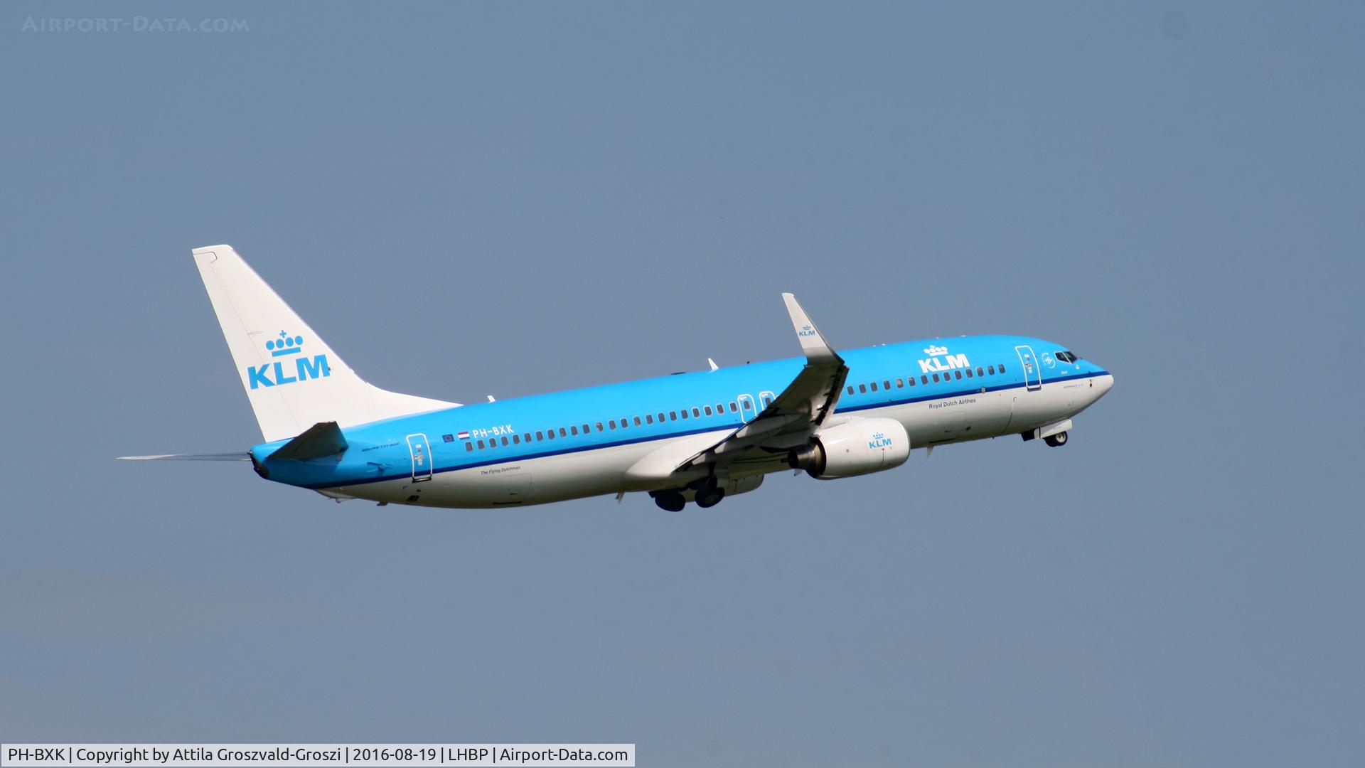 PH-BXK, 2000 Boeing 737-8K2 C/N 29598, Budapest Airport, Hungary - Take-off