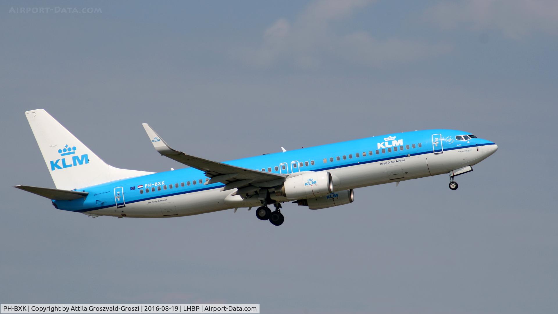 PH-BXK, 2000 Boeing 737-8K2 C/N 29598, Budapest Airport, Hungary - Take-off