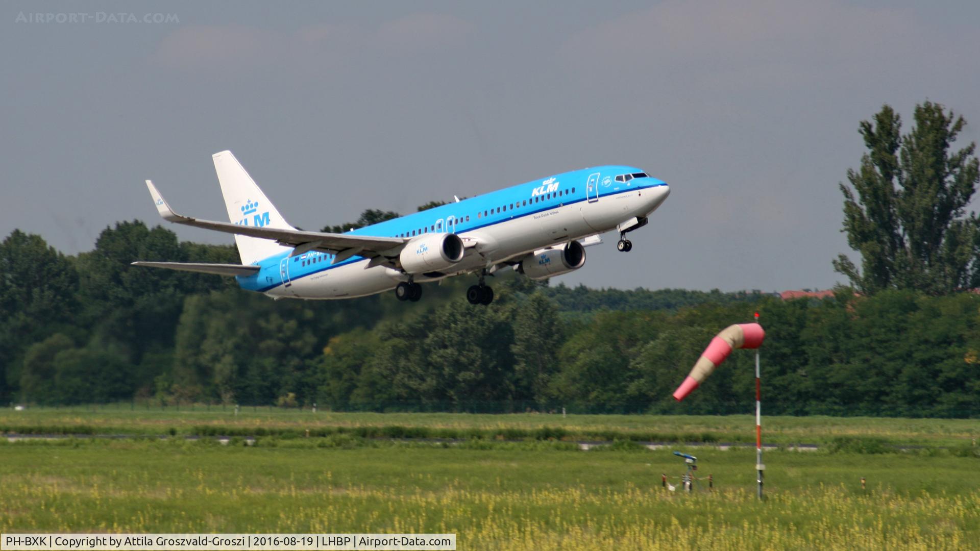 PH-BXK, 2000 Boeing 737-8K2 C/N 29598, Budapest Airport, Hungary - Take-off