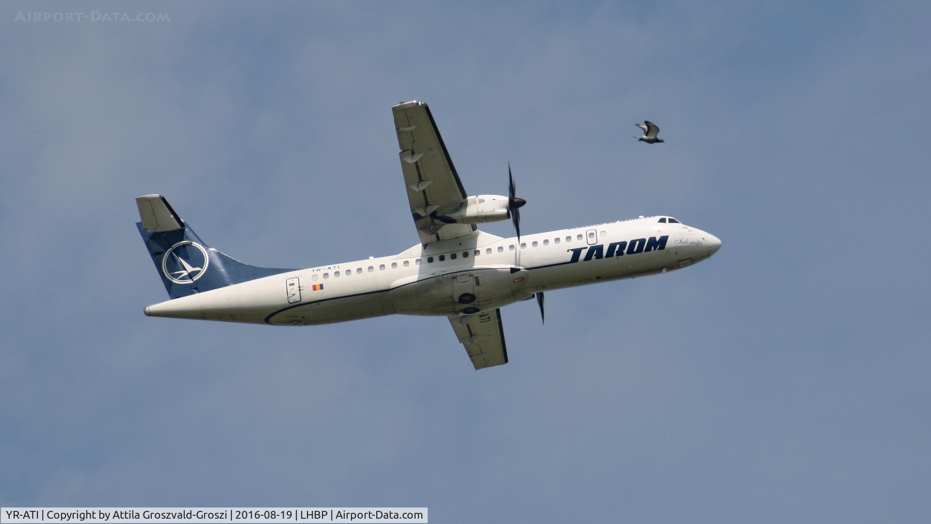 YR-ATI, 2009 ATR 72-212A C/N 867, Budapest Airport, Hungary - Take-off