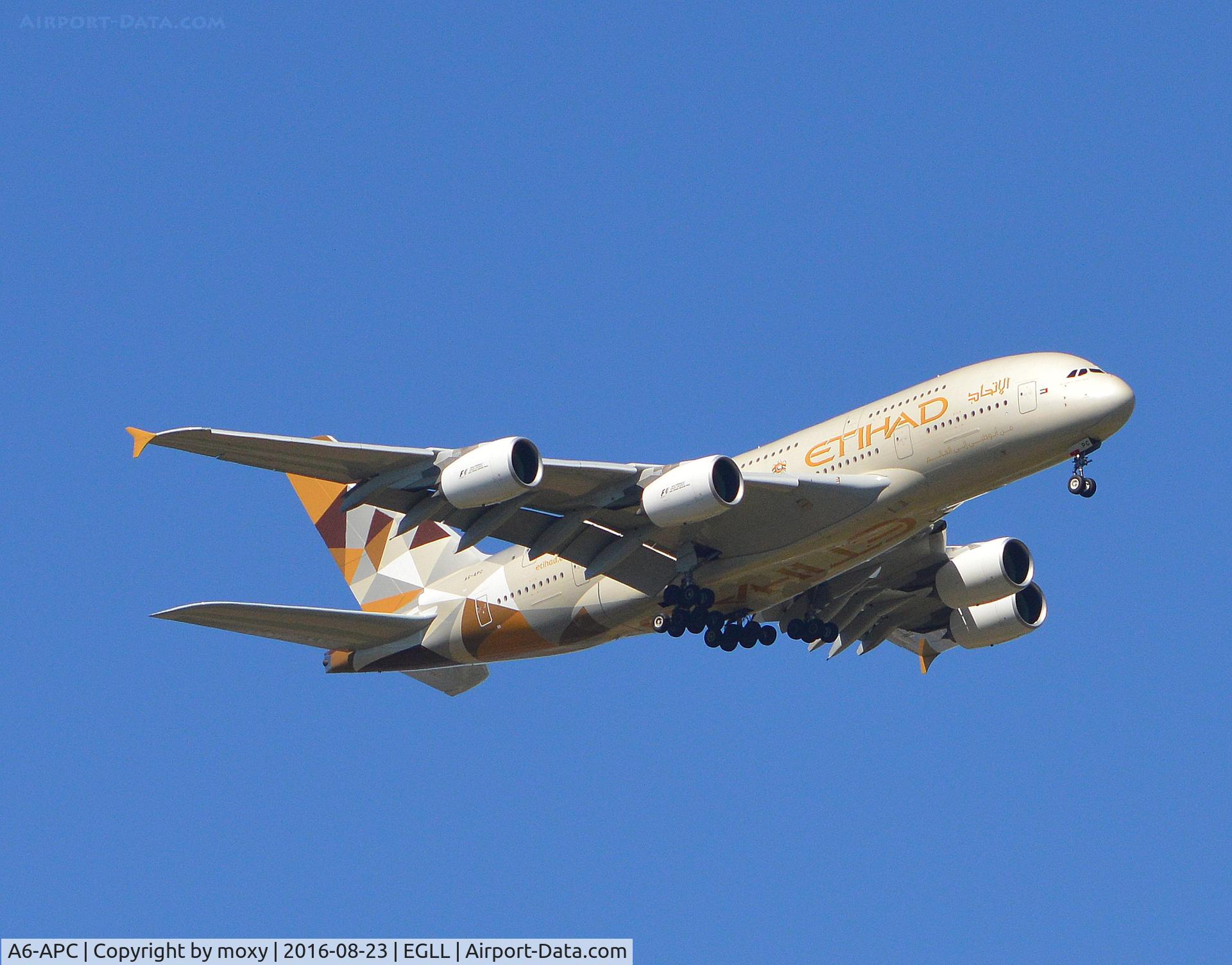 A6-APC, 2014 Airbus A380-861 C/N 176, Etihad Airbus A380-861 on finals to London Heathrow.