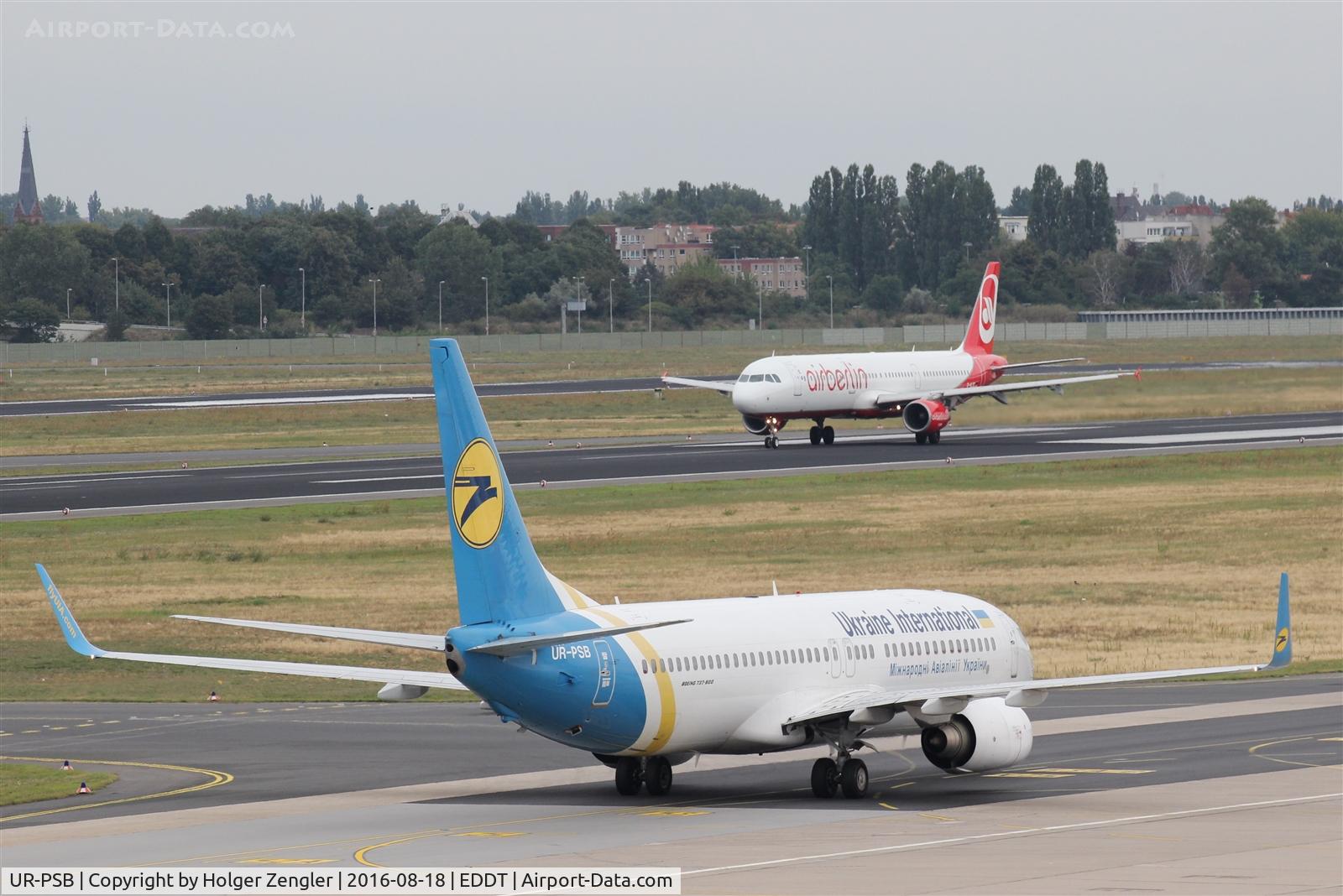 UR-PSB, 2009 Boeing 737-8HX C/N 29654, Lining up for return flight to KPB...