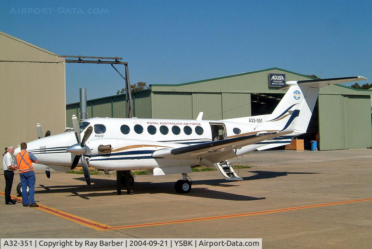 A32-351, 2002 Raytheon King Air 350 (B300) C/N FL-351, Beech 350 Super King Air [FL-351] (Royal Australian Air Force) Sydney-Bankstown~VH 21/09/2004