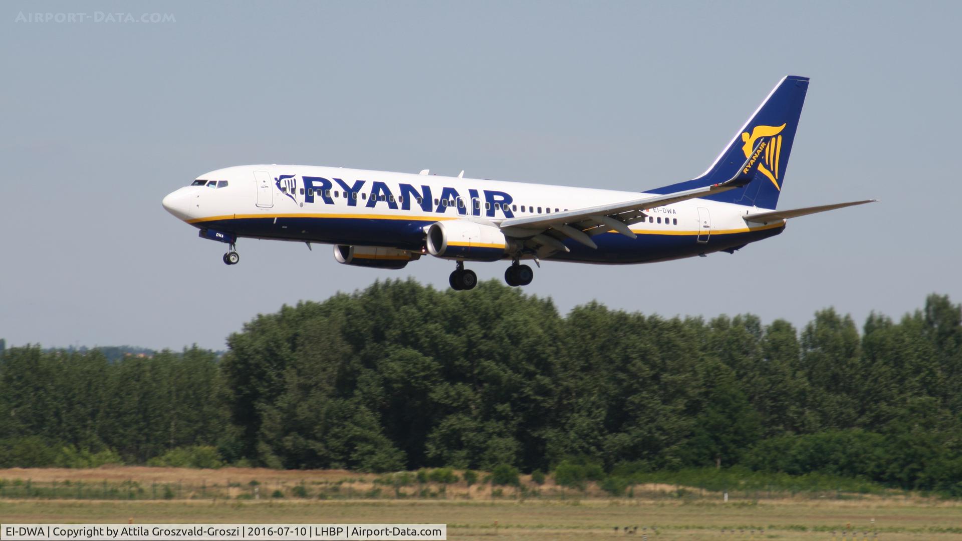 EI-DWA, 2007 Boeing 737-8AS C/N 33617, Budapest Airport, Hungary - Landing