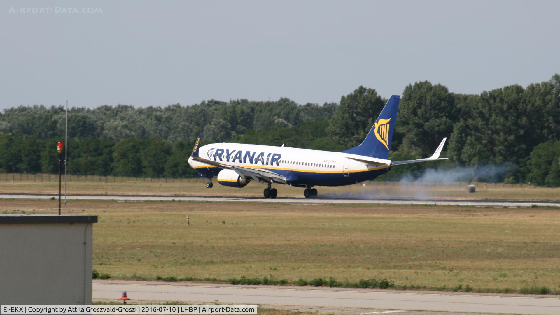 EI-EKX, 2010 Boeing 737-8AS C/N 35030, Budapest Airport, Hungary - Landing