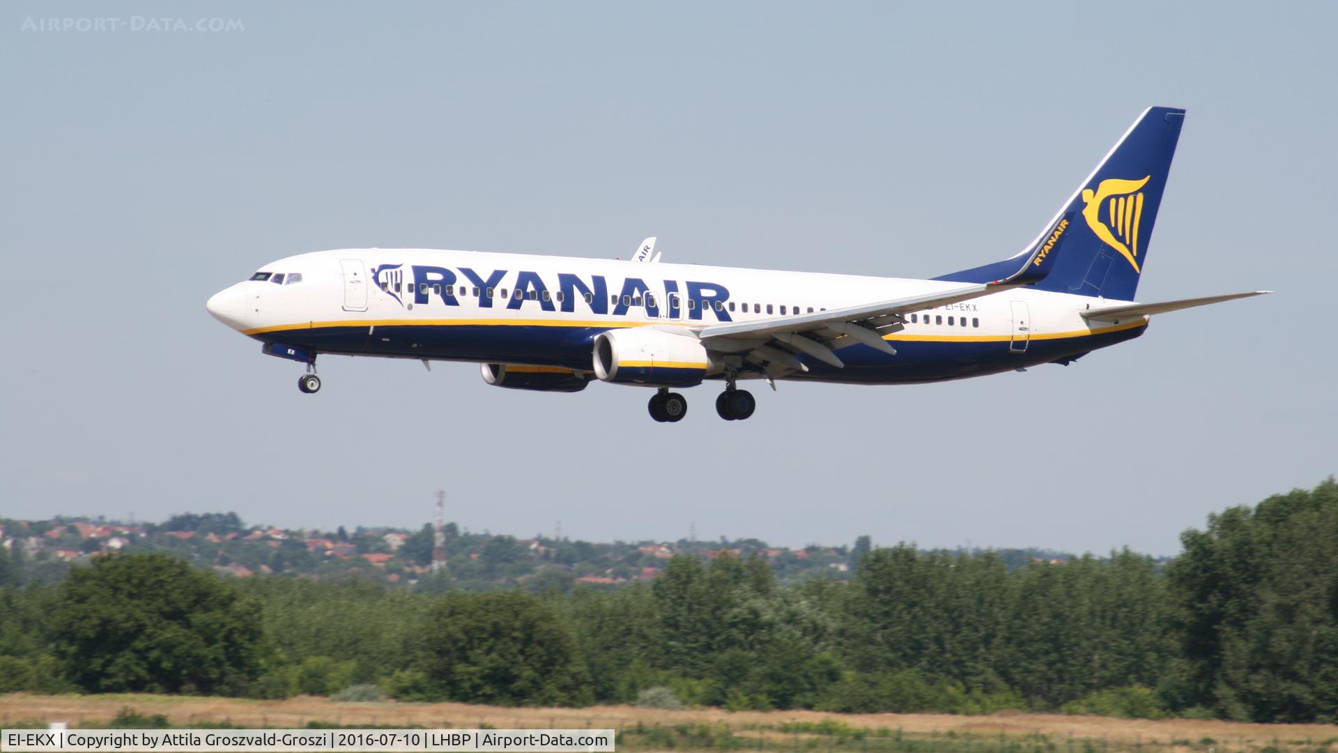 EI-EKX, 2010 Boeing 737-8AS C/N 35030, Budapest Airport, Hungary - Landing