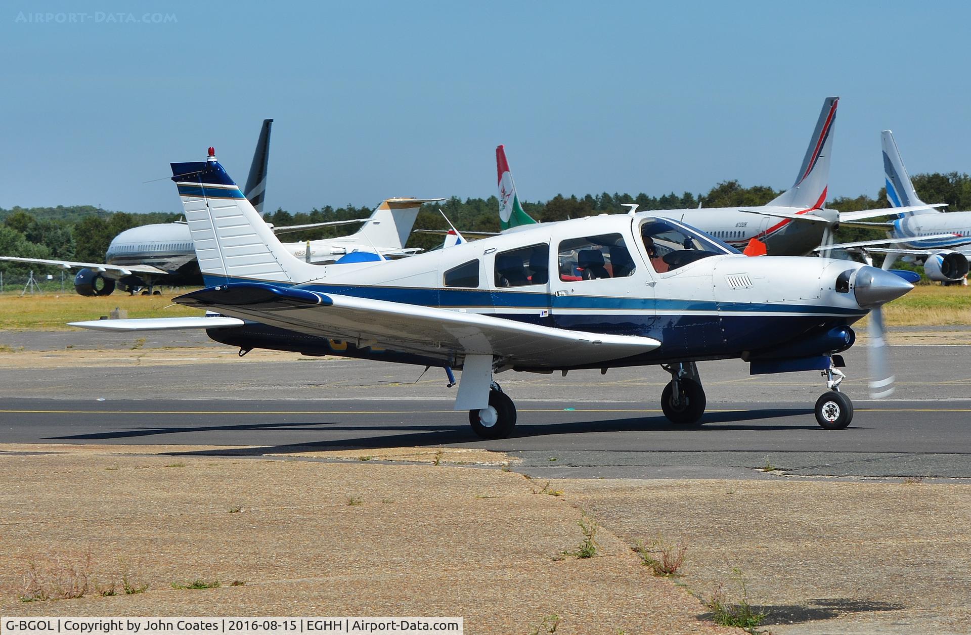 G-BGOL, 1978 Piper PA-28R-201T Cherokee Arrow III C/N 28R-7803335, Resident taxiing