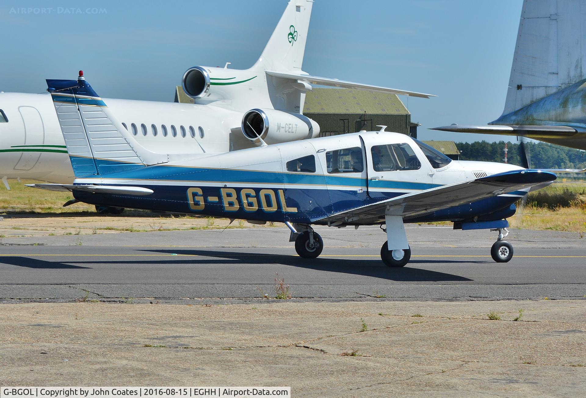G-BGOL, 1978 Piper PA-28R-201T Cherokee Arrow III C/N 28R-7803335, Resident departing