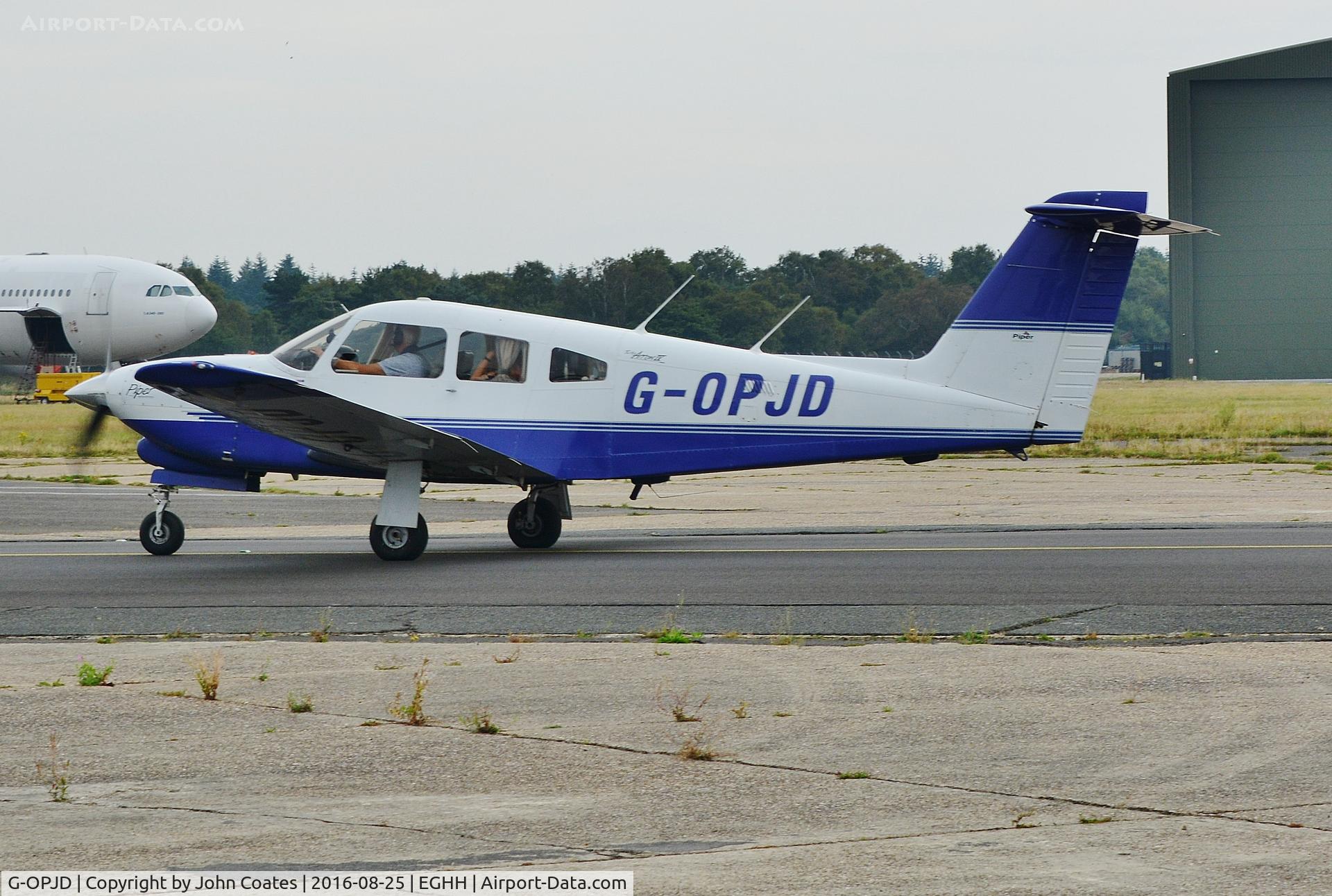 G-OPJD, 1982 Piper PA-28RT-201T Turbo Arrow IV C/N 28R-8231028, Taxiing to Fast Avn.