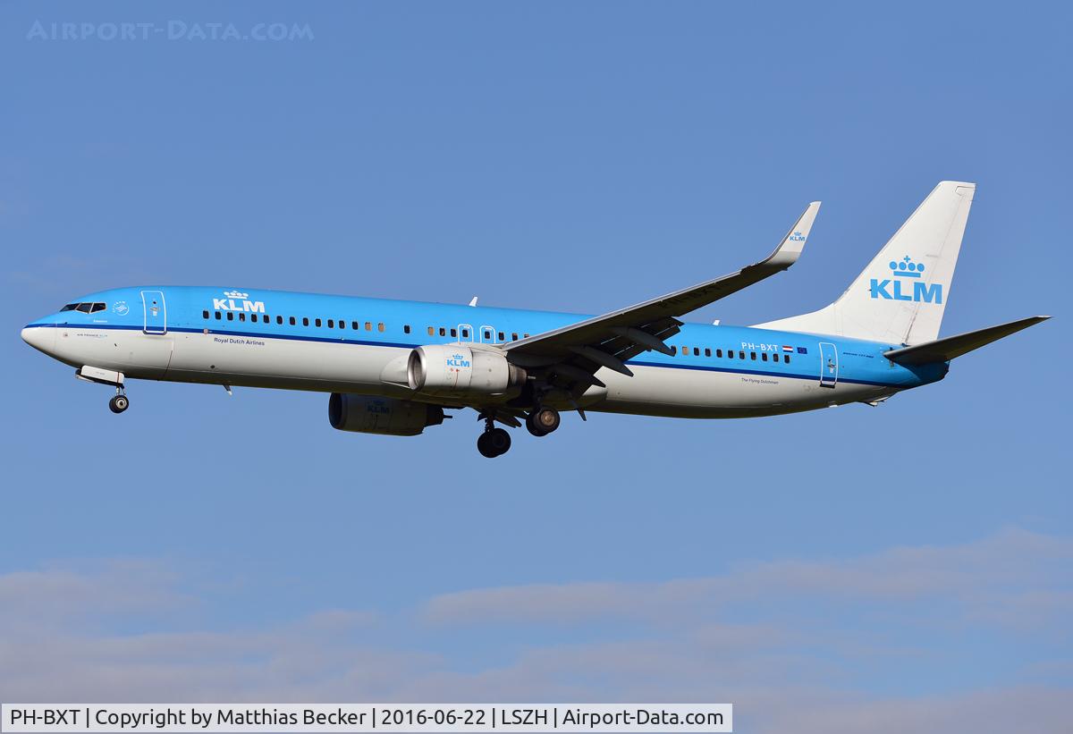 PH-BXT, 2004 Boeing 737-9K2 C/N 32944, PH-BXT