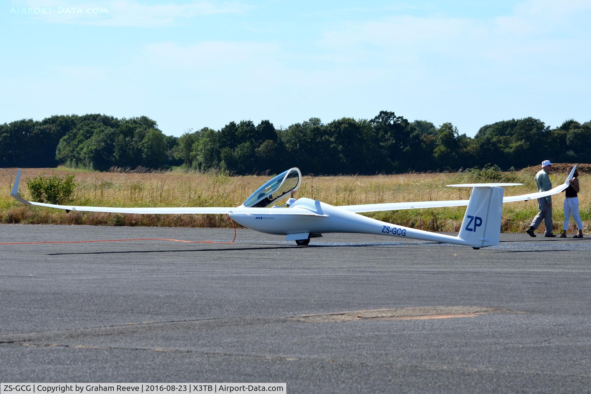 ZS-GCG, 2010 Jonker Sailplanes JS 1B Revelation C/N 1B-004, Waiting to depart from Tibenham.