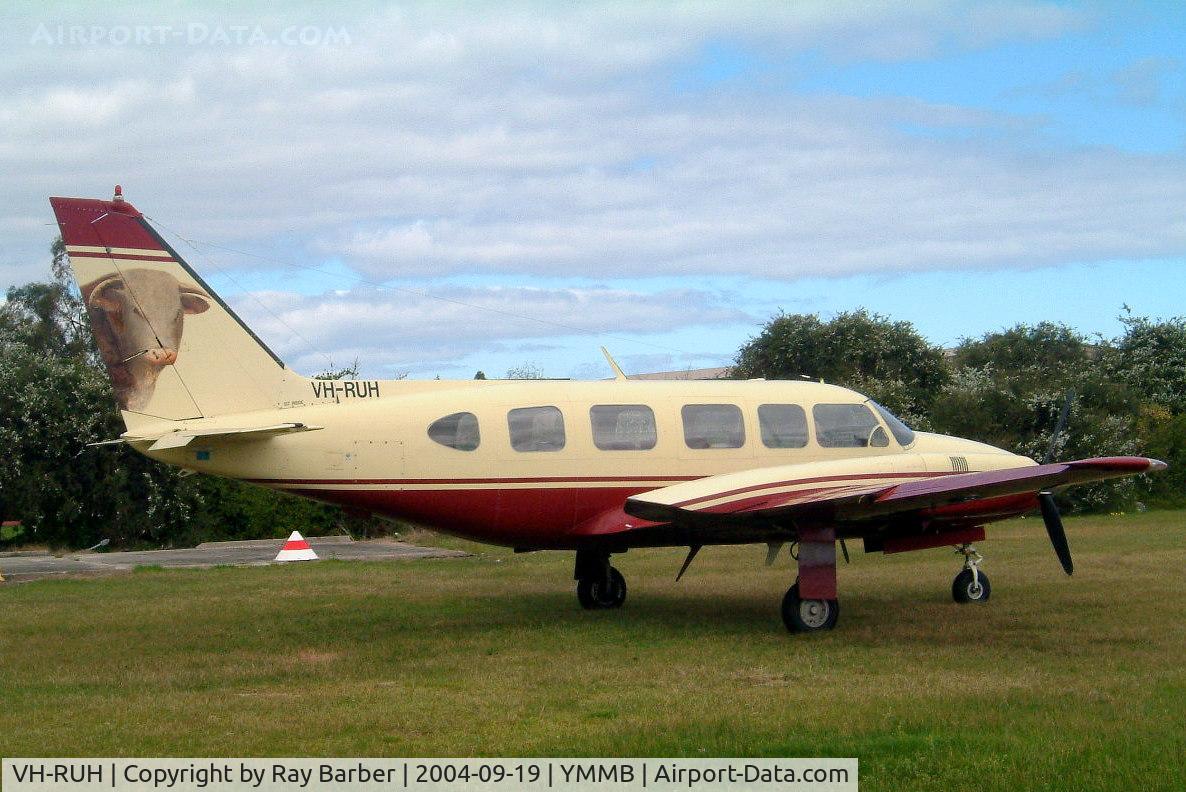 VH-RUH, 1977 Piper PA-31-350 Chieftain C/N 31-7752064, Piper PA-31-350 Navajo Chieftain [31-7752064] Melbourne-Moorabbin~VH 19/09/2004