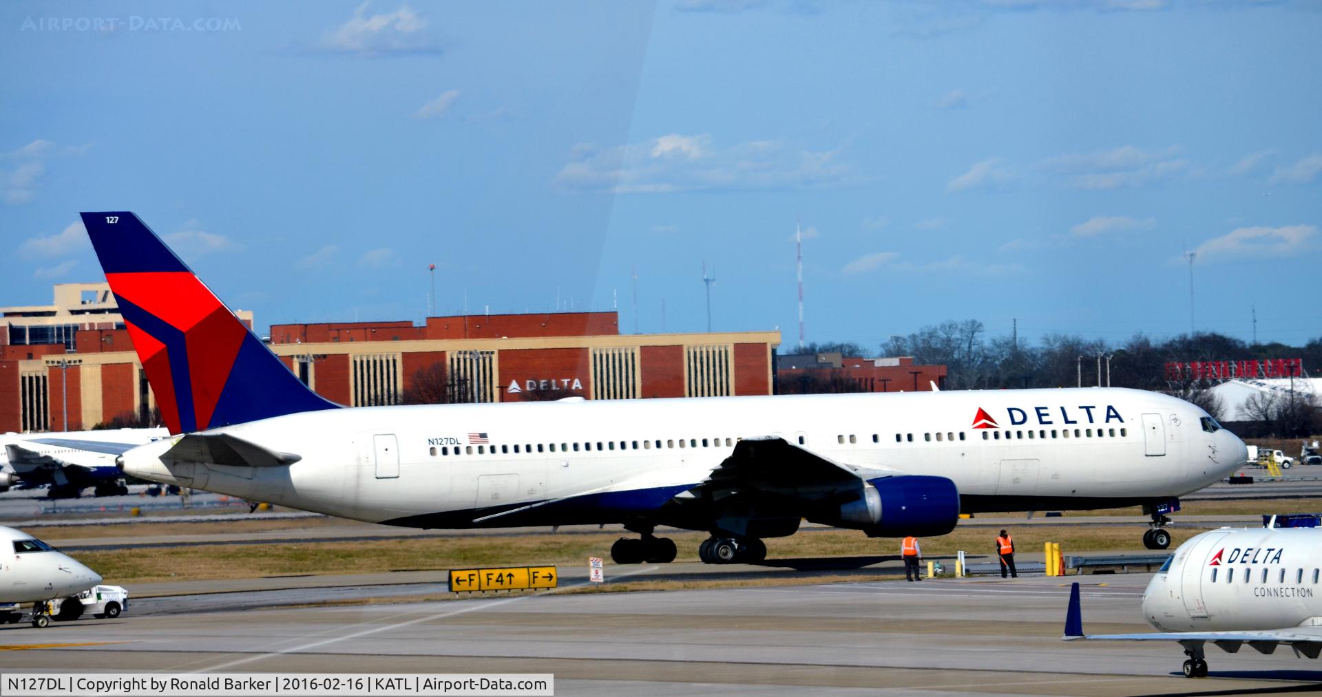 N127DL, 1988 Boeing 767-332 C/N 24077, Taxi ATL