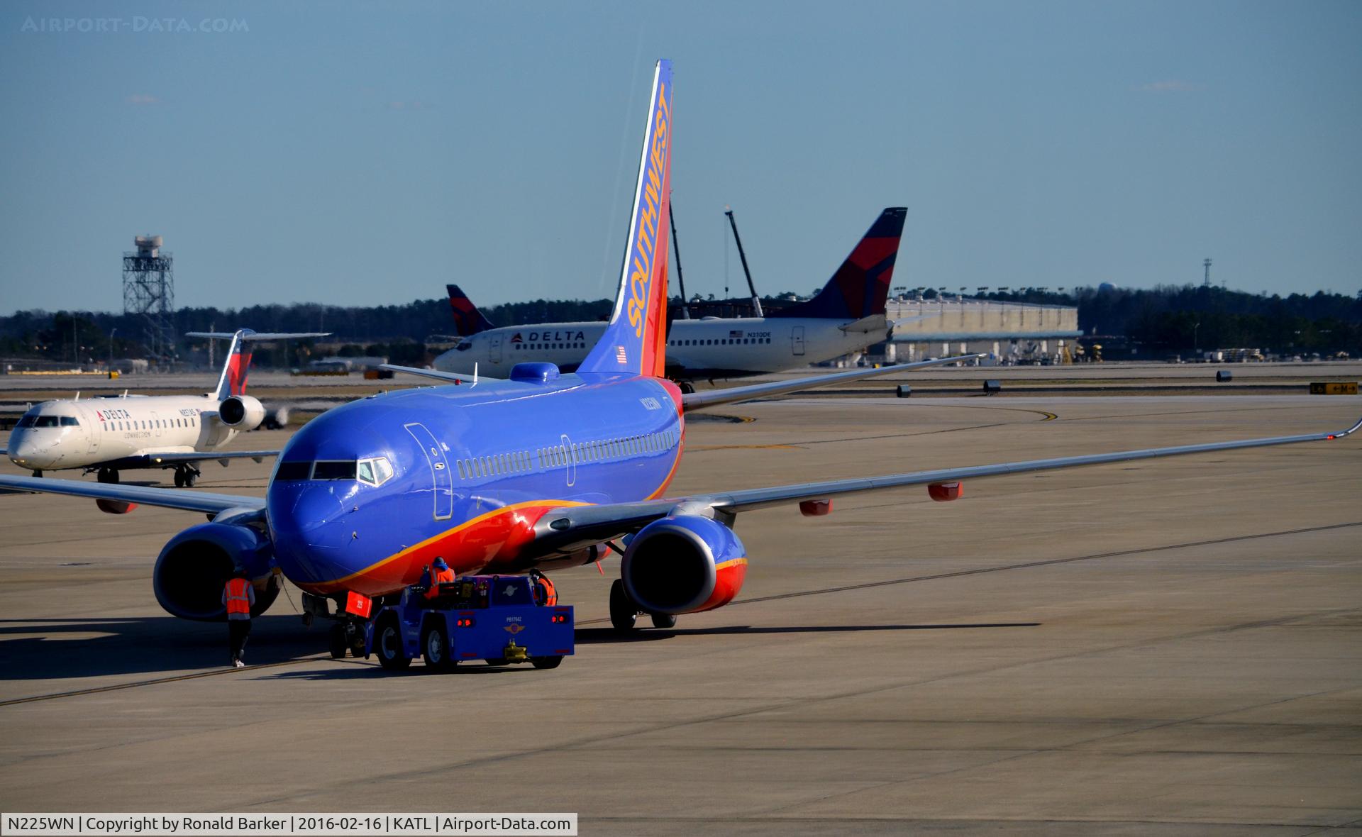 N225WN, 2005 Boeing 737-7H4 C/N 34333, Towed Atlanta