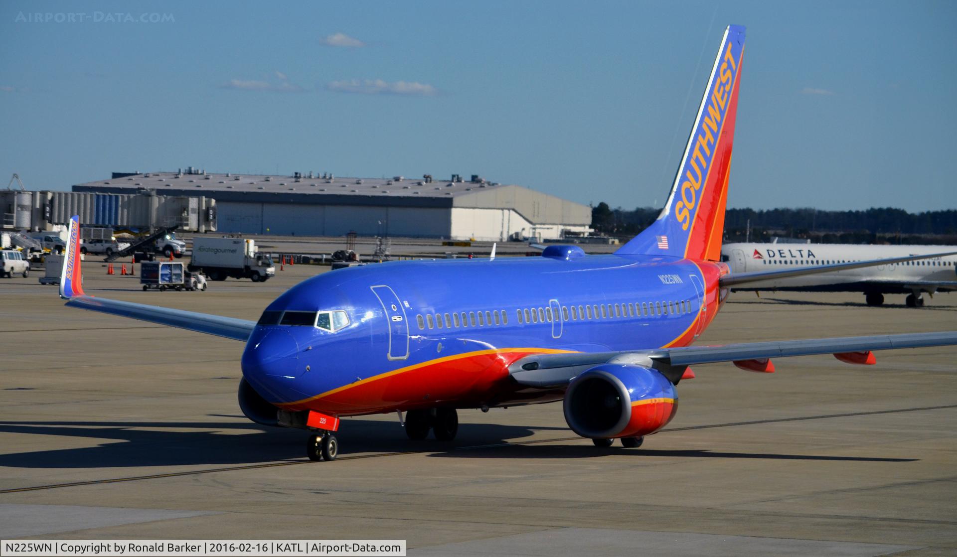 N225WN, 2005 Boeing 737-7H4 C/N 34333, Taxi Atlanta