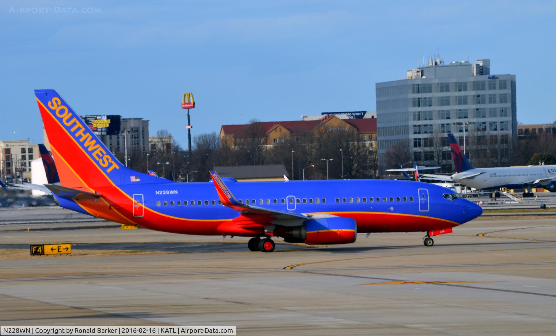 N228WN, 2005 Boeing 737-7H4 C/N 32496, Taxi Atlanta