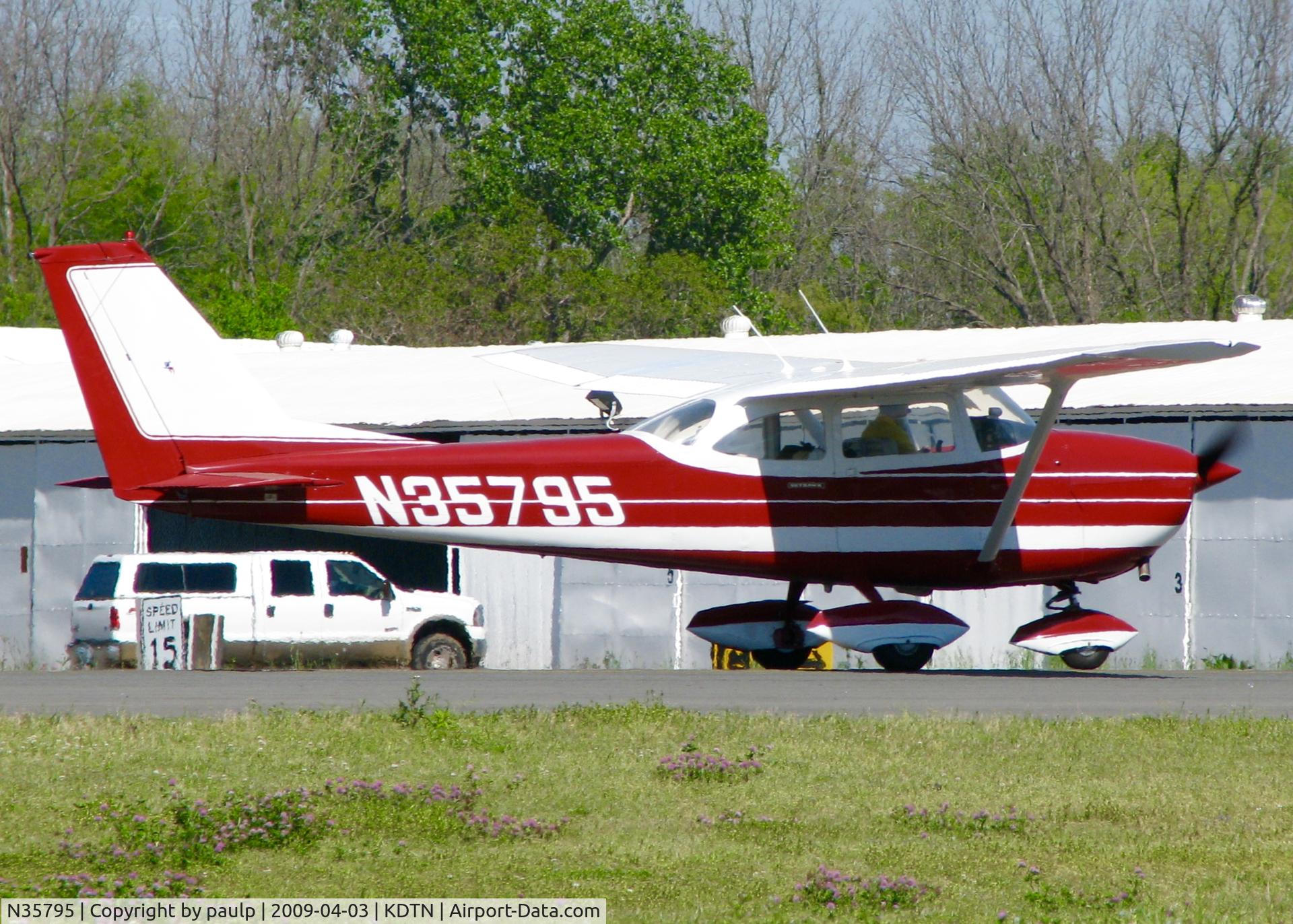 N35795, 1968 Cessna 172I C/N 17256965, At Downtown Shreveport.