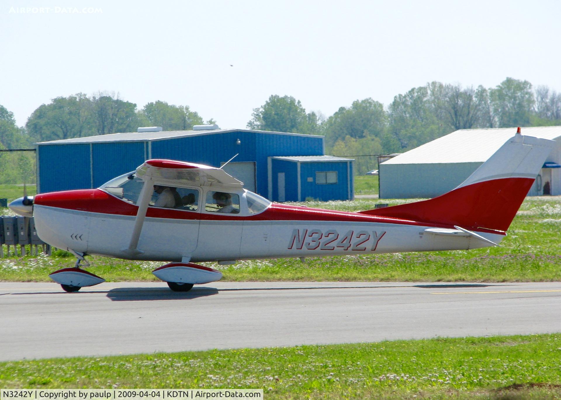 N3242Y, 1962 Cessna 182E Skylane C/N 18254242, At Downtown Shreveport.