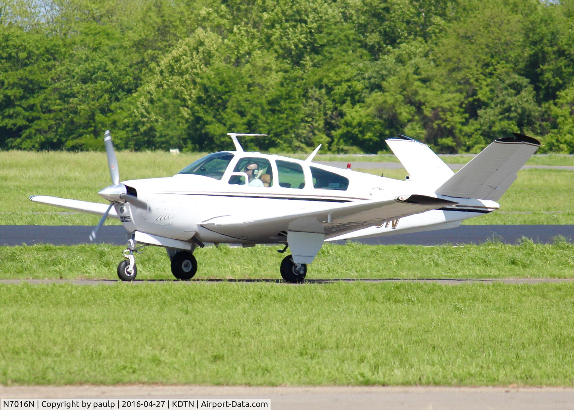 N7016N, 1967 Beech V35A Bonanza C/N D-8649, At Downtown Shreveport.