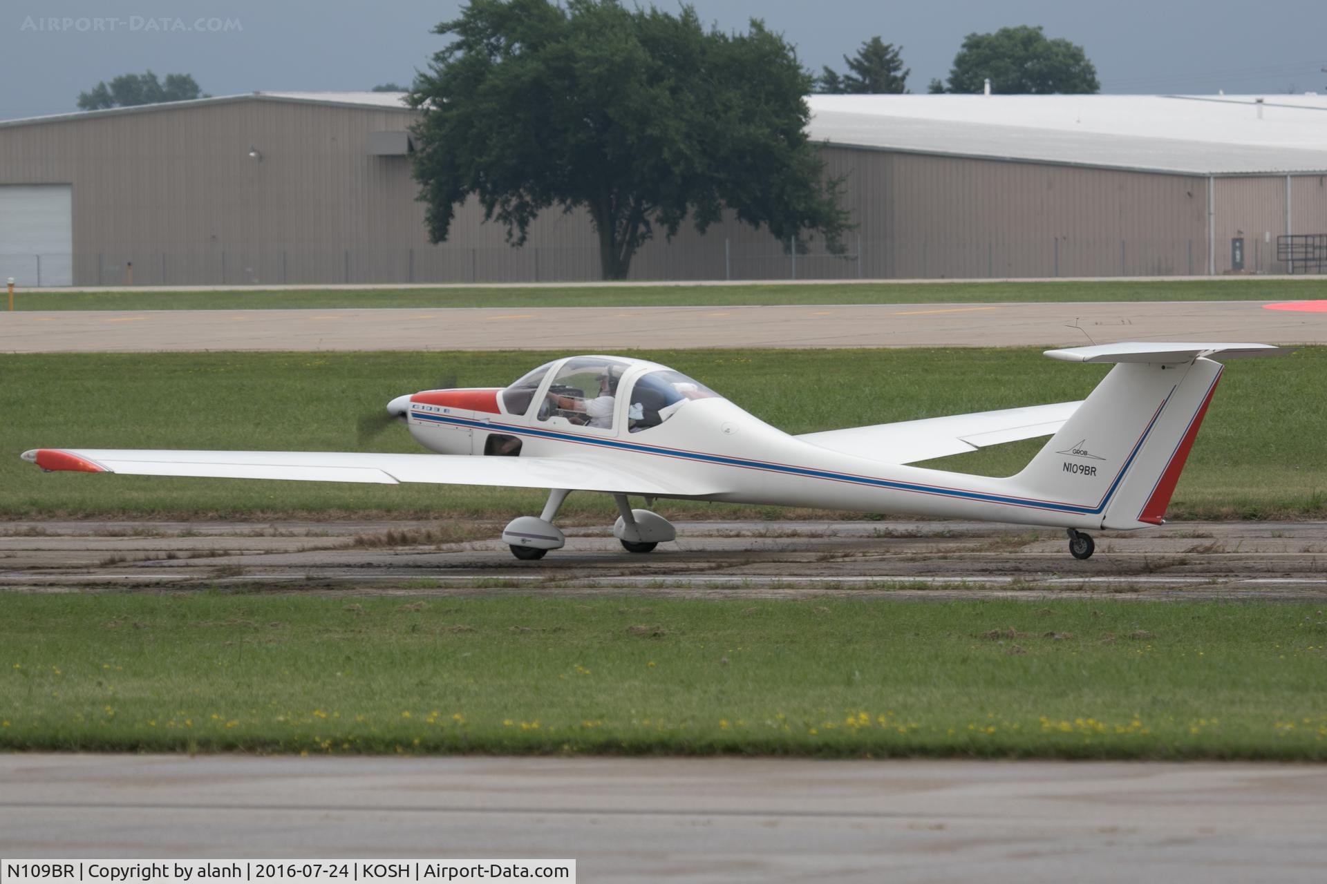 N109BR, 1983 Grob G-109B C/N 6228, Taxying